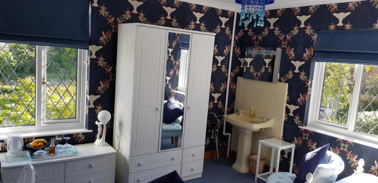 Bed and Breakfast Wychwood House Penally Экстерьер фото