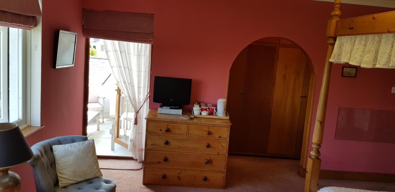 Bed and Breakfast Wychwood House Penally Экстерьер фото