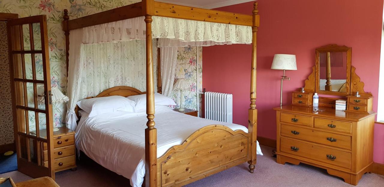 Bed and Breakfast Wychwood House Penally Экстерьер фото