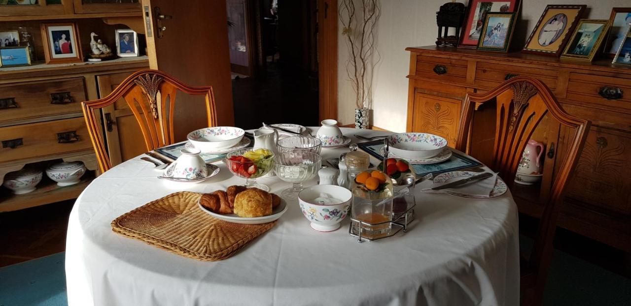 Bed and Breakfast Wychwood House Penally Экстерьер фото