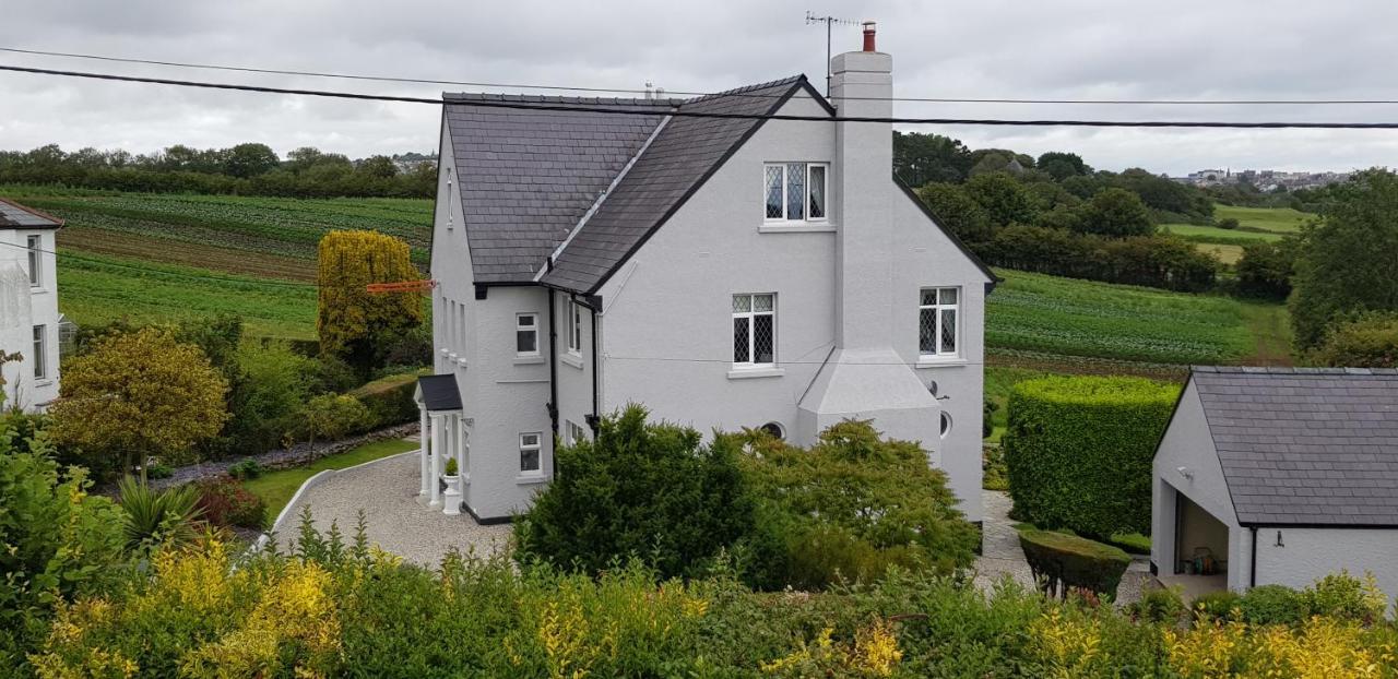 Bed and Breakfast Wychwood House Penally Экстерьер фото