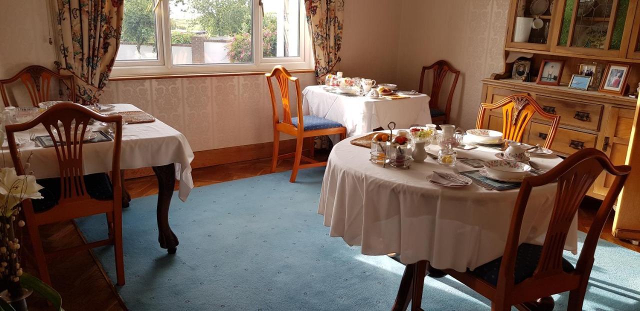Bed and Breakfast Wychwood House Penally Экстерьер фото
