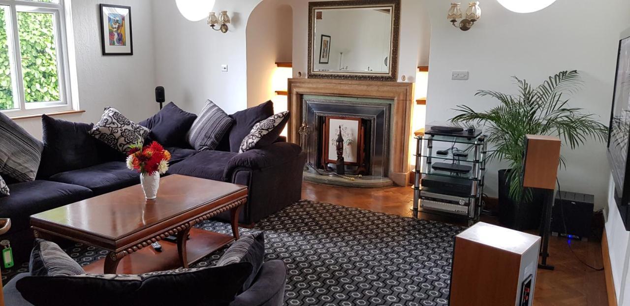 Bed and Breakfast Wychwood House Penally Экстерьер фото