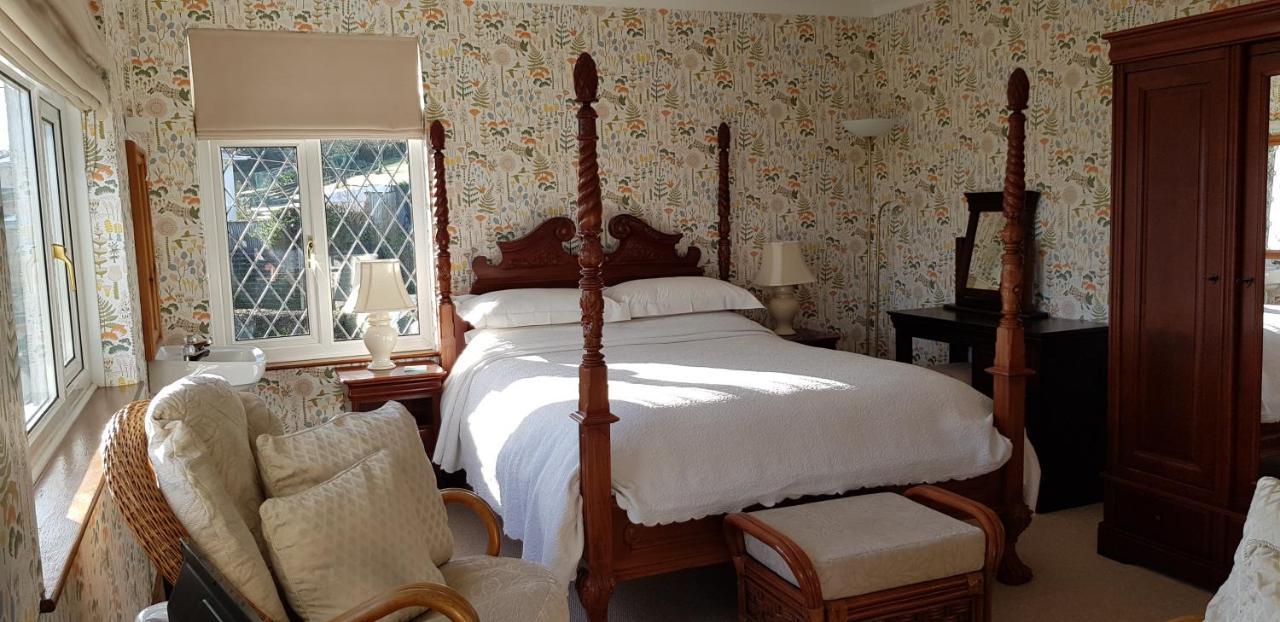 Bed and Breakfast Wychwood House Penally Экстерьер фото