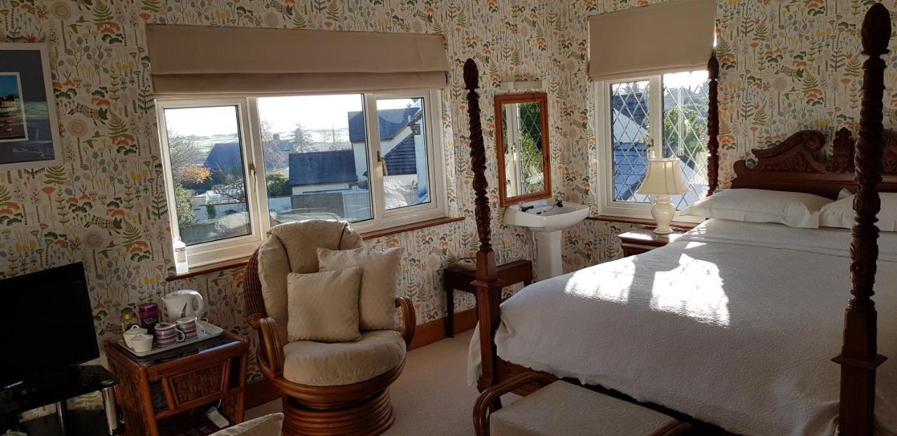 Bed and Breakfast Wychwood House Penally Экстерьер фото
