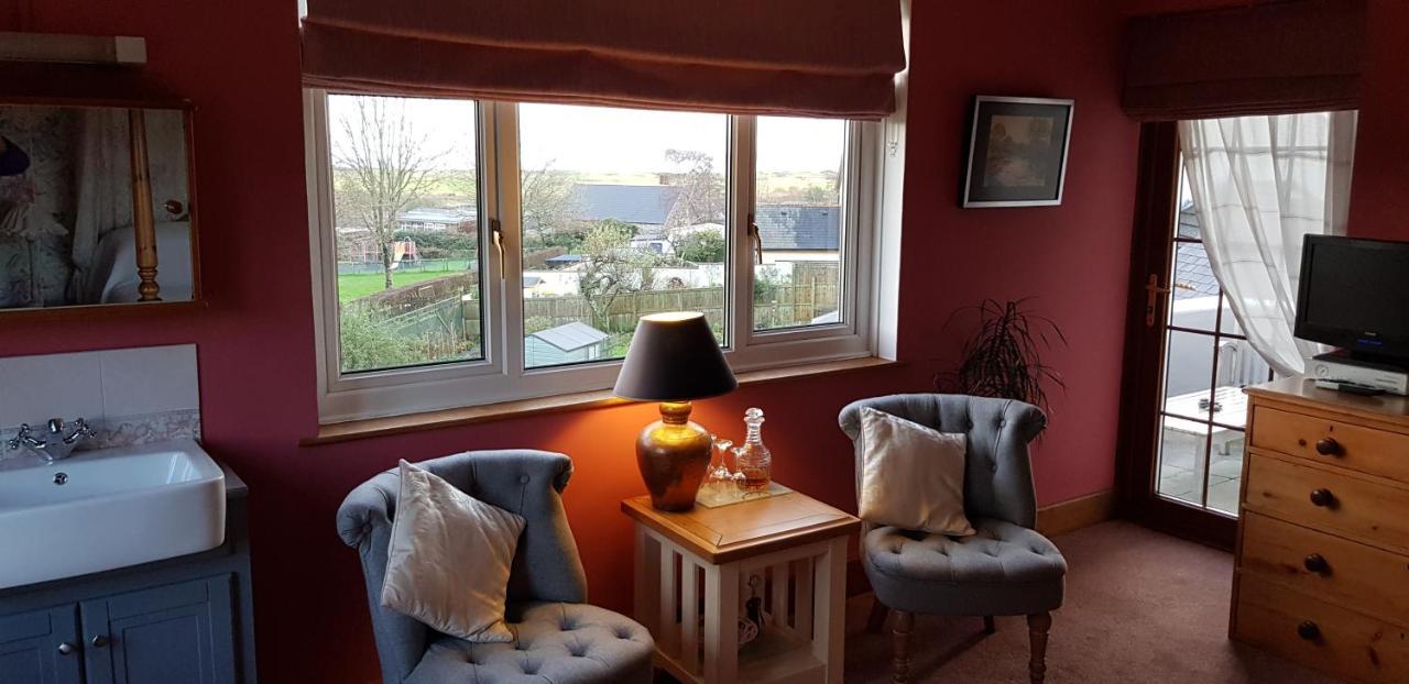 Bed and Breakfast Wychwood House Penally Экстерьер фото