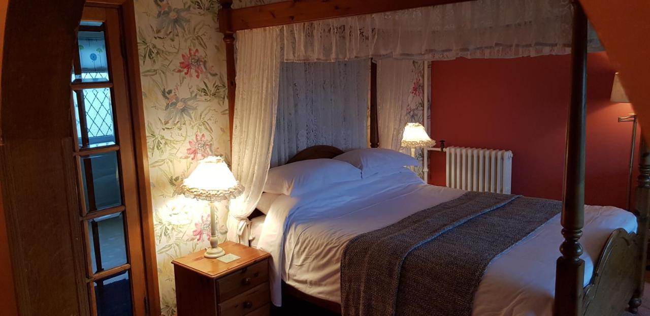 Bed and Breakfast Wychwood House Penally Экстерьер фото