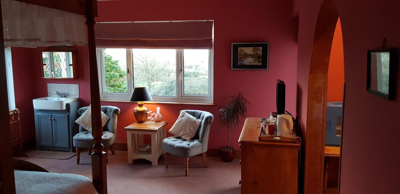 Bed and Breakfast Wychwood House Penally Номер фото