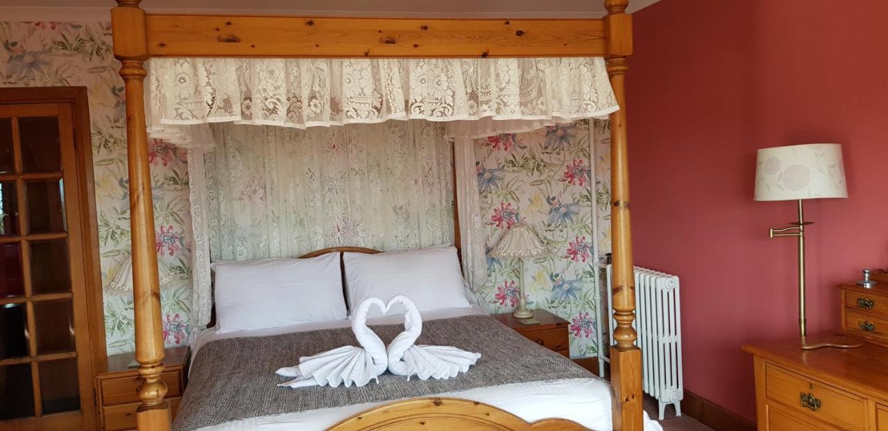 Bed and Breakfast Wychwood House Penally Экстерьер фото