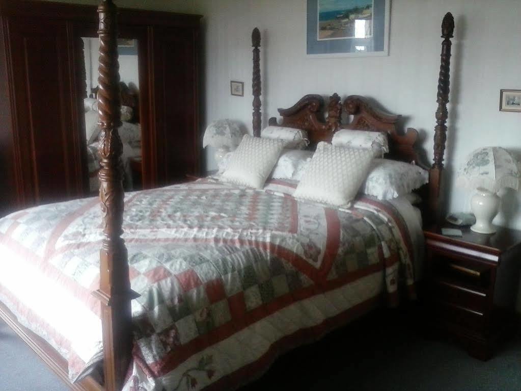 Bed and Breakfast Wychwood House Penally Экстерьер фото