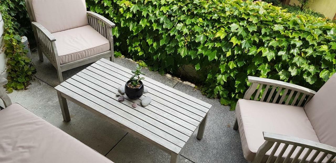 Bed and Breakfast Wychwood House Penally Экстерьер фото